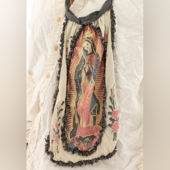 Magnolia Pearlour Lady of Guadalupe Jabot - Picture 3 of 9